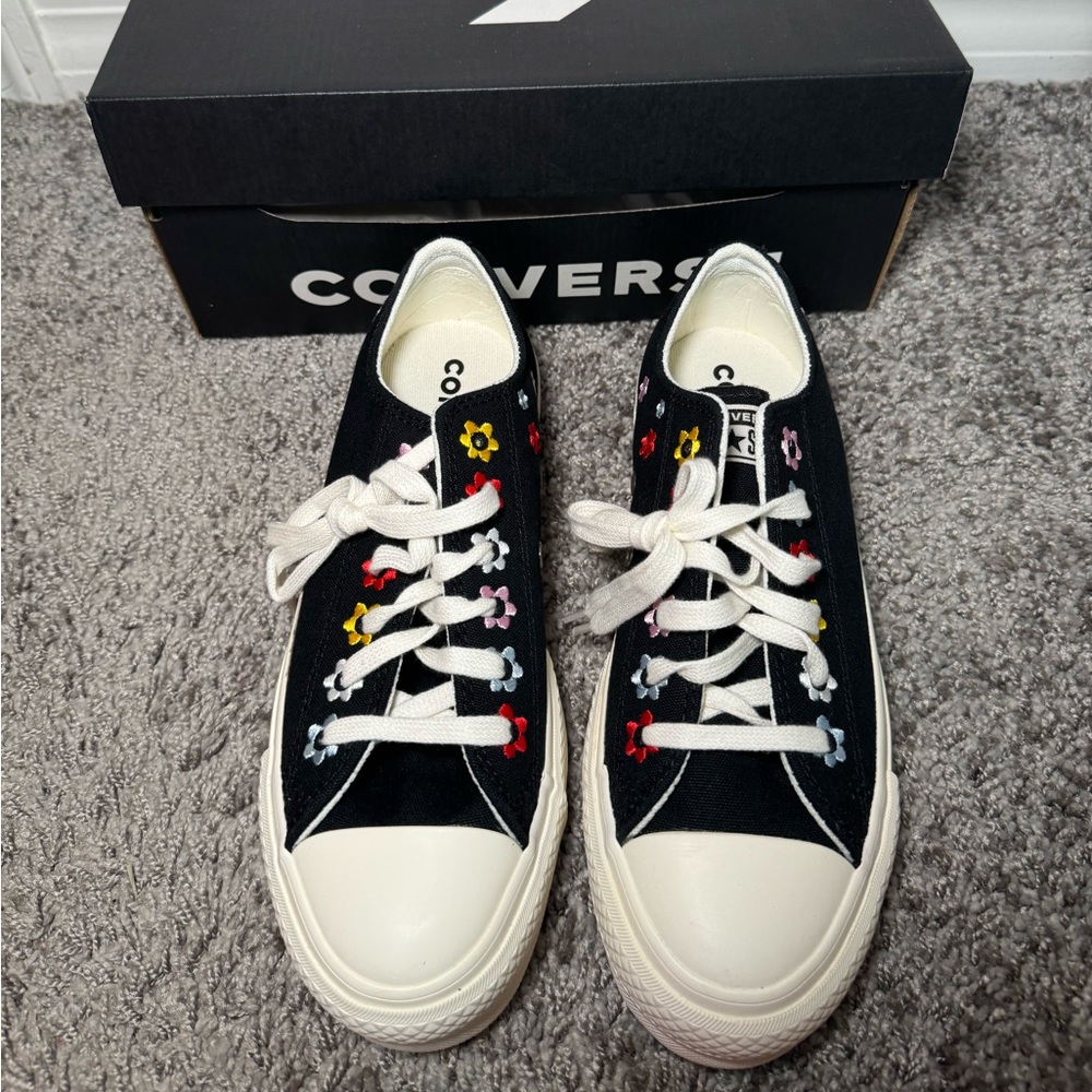 *BRAND NEW* Converse Black Platform with colorful Floral Embroidery